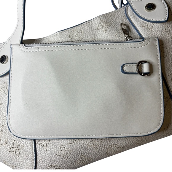 White and Blue Handbag - Picture 8 of 8